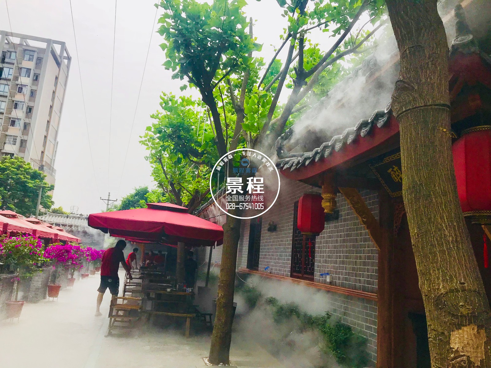 夏天户外喷雾降温,吸引客户驻足